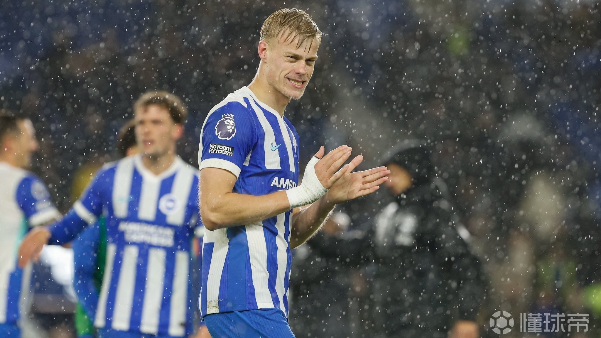 转折点！布莱顿再遭质疑，英超今晚攻防权衡，更衣室稳定，年轻球员得到机会的简单介绍