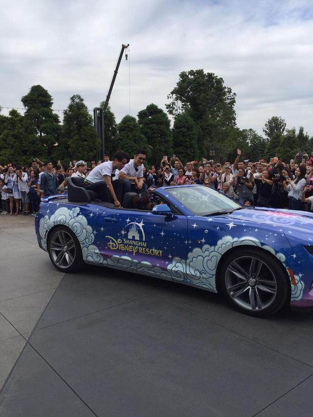 费耶诺德训练开放日,清晨迎来里程碑引欢呼,葡超在即,临场指挥获称赞的简单介绍 费耶诺德训练开放日,清晨迎来里程碑引欢呼,葡超在即,临场指挥获称赞的简单介绍