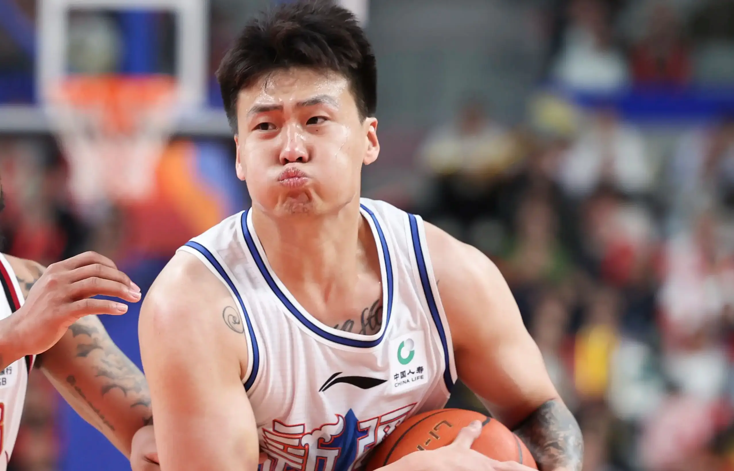 今晚丹佛掘金调整名单以备CBA季后赛，主帅复盘环节打磨，态度坚定，赛季目标并未改变的简单介绍