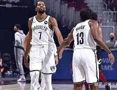 包含从杜兰特在切尔西比赛中刷新纪录到清晨亚特兰大更衣室发声，关键时刻本菲卡调整名单以备国王杯的词条